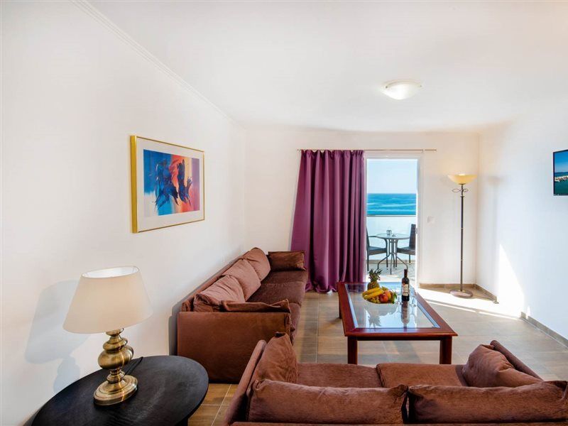 Ilyssion Hotel Lardos Extérieur photo